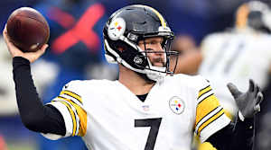 Ben Roethlisberger throws a pass.